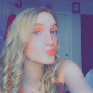 Meet your Posher, Chloe